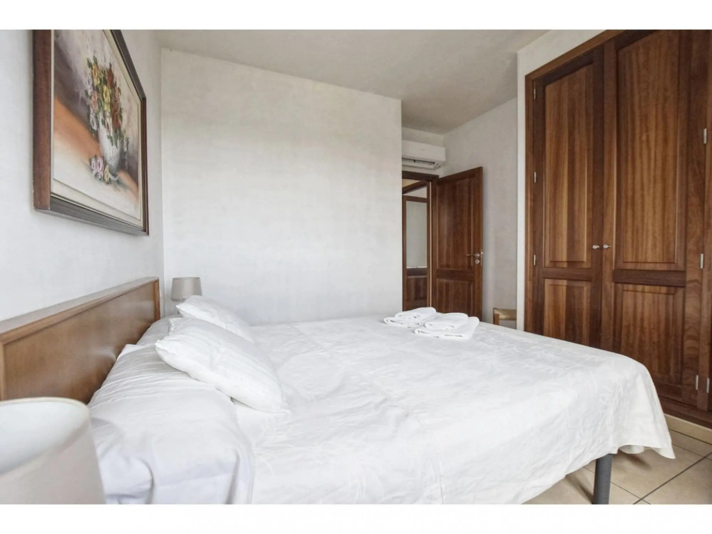 Stunning country house with pool and panoramic views for 10 people