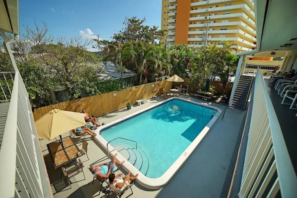 Beachside Gardens Apartments By Lowkl