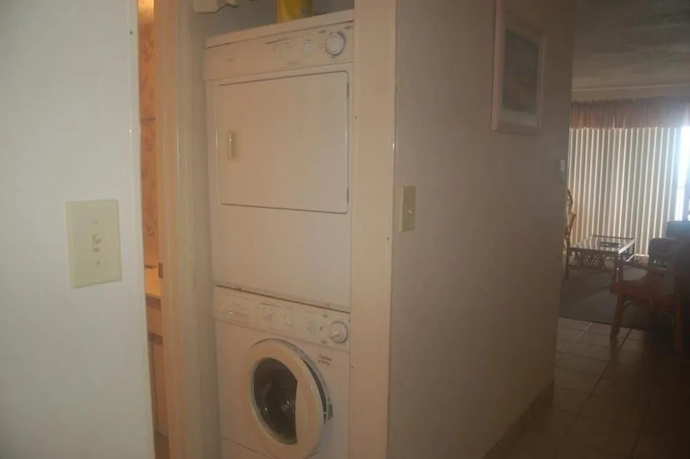 Crescent Towers I, Unit 403 - 1 Br Condo