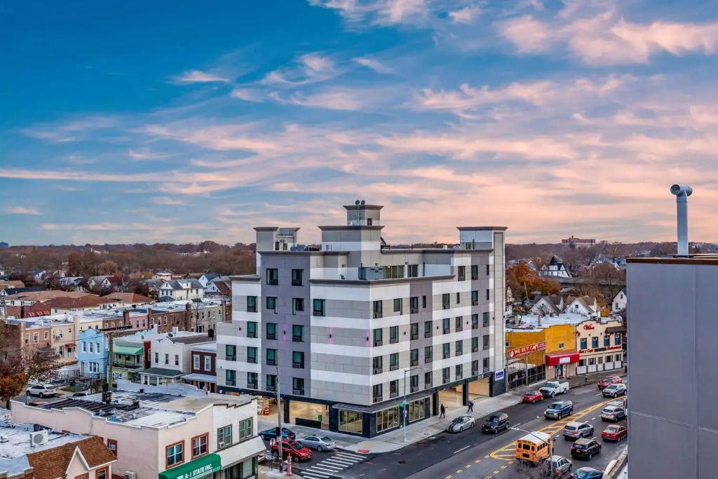 Van Wyck Hotel & Suites Near JFK Airport