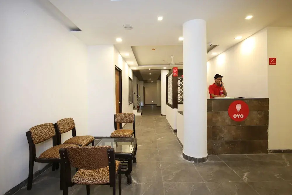 OYO 9822 Hotel Seven