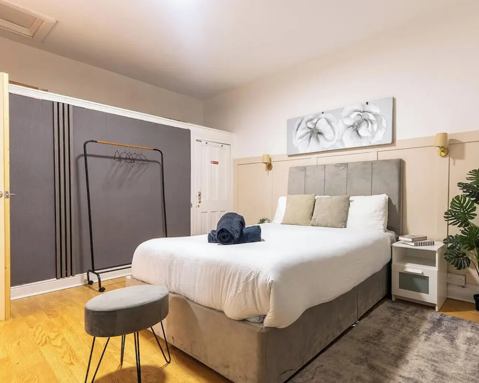 Modern Townhouse-free Parking-game Room-w-ifi