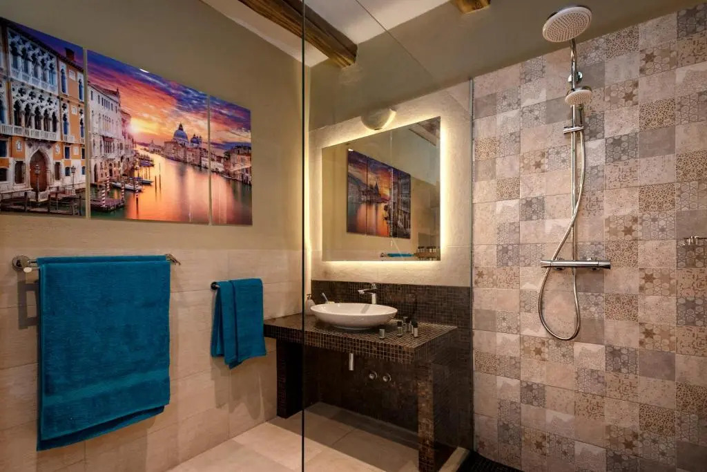 Luxury Palazzo v. Pelsocz Hvar Town