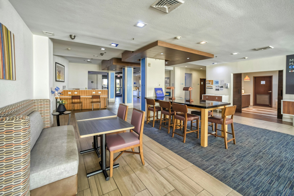 Holiday Inn Express and Suites Beeville by IHG