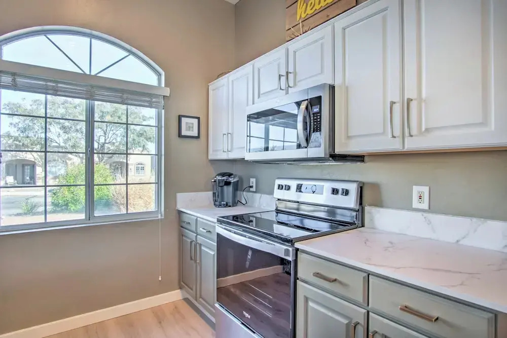 55+ Community w/ Pool & Spa: Green Valley Retreat