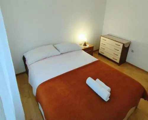 Apartments Grbac Veli Rat-Seaside