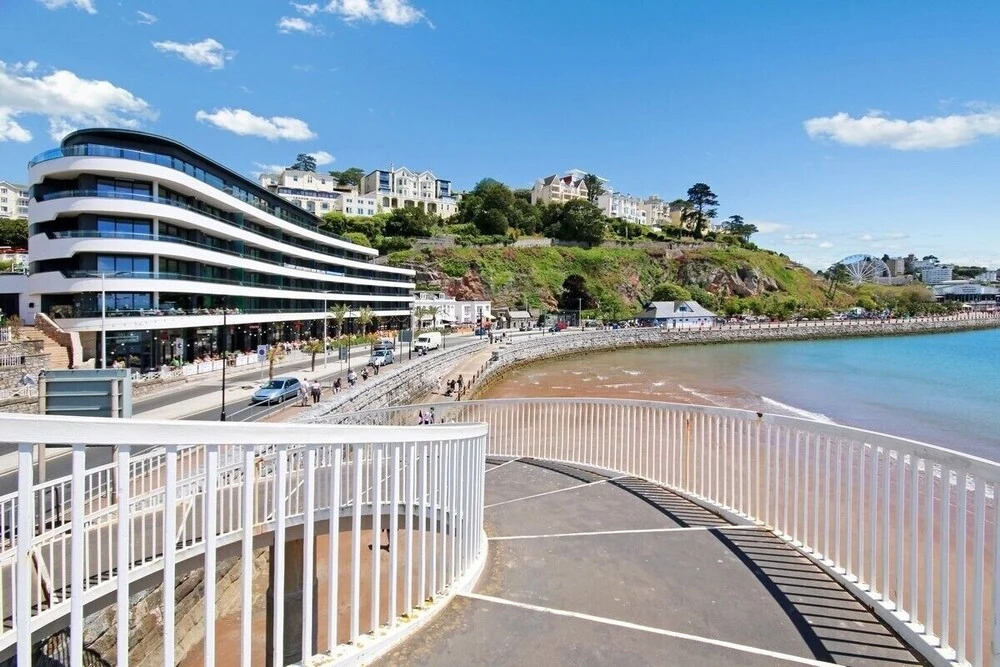 Newcourt Heights Sleeps 4 With Balcony