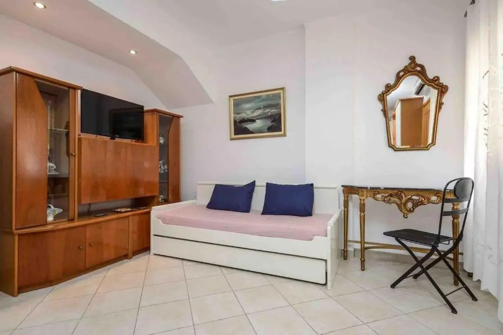 Independent AGAPITOS APART , 2BDRM, private patio