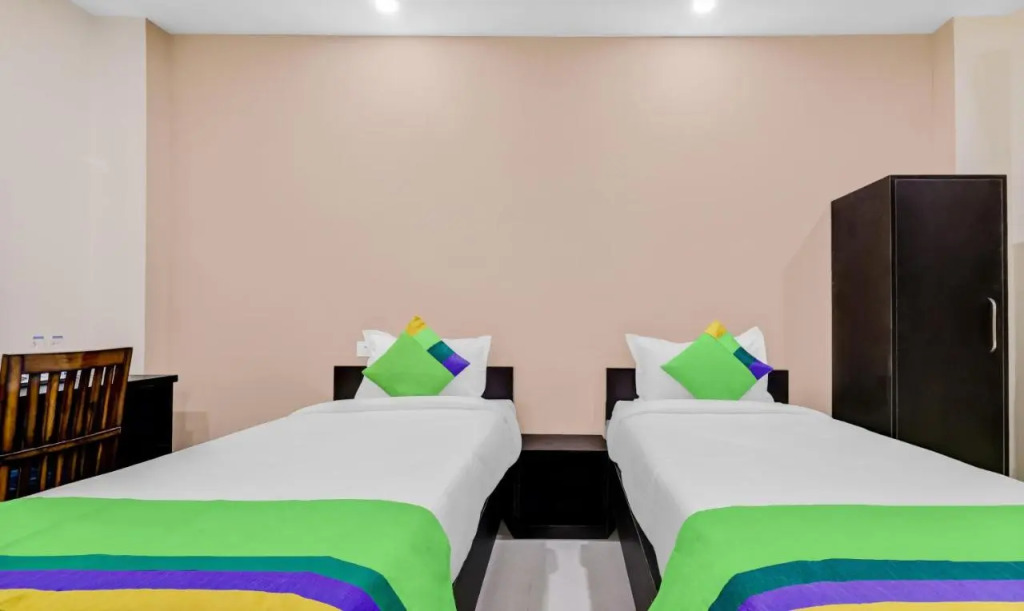 Capital O 9671 Hotel Rudraksh Inn