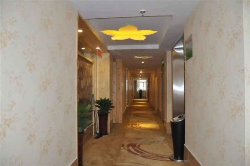 Yiwu Ruifeng Hotel