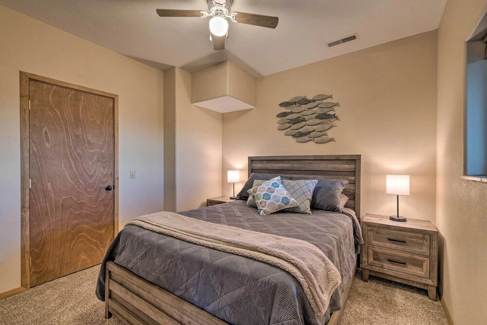 Pet-friendly Branson West Lodge w/ Hot Tub!