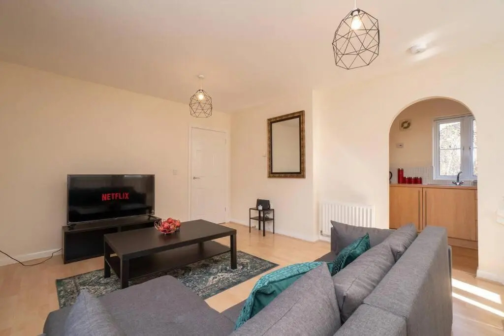 Bristol's Coach House - 2 Bedroom Detached Apartment with Secure Parking