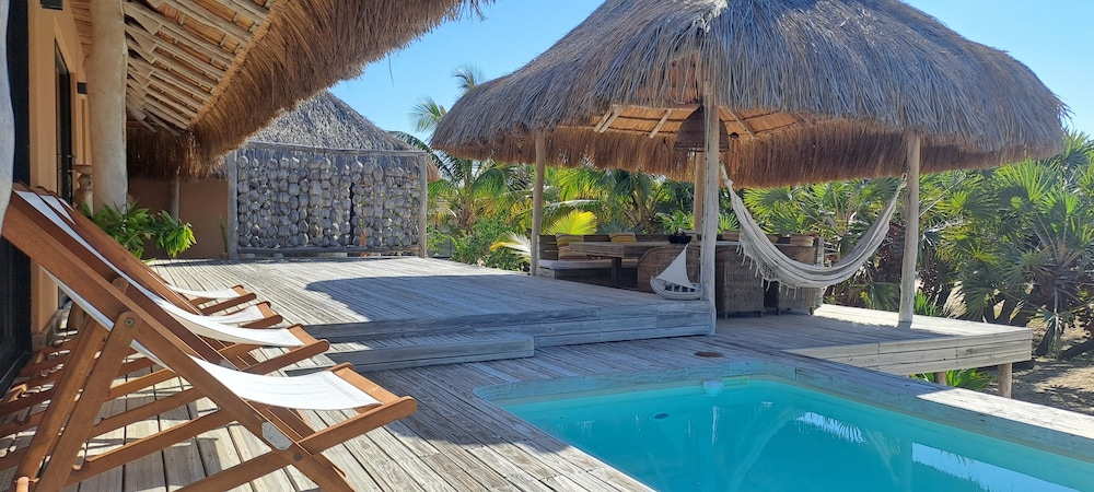 Sunset Villa - Beachfront Villa with Private Pool by Karula