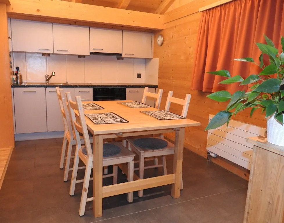 Alpenchalet Weidhaus Gstaad - Dachwohnung - Studio - Stockbettzimmer