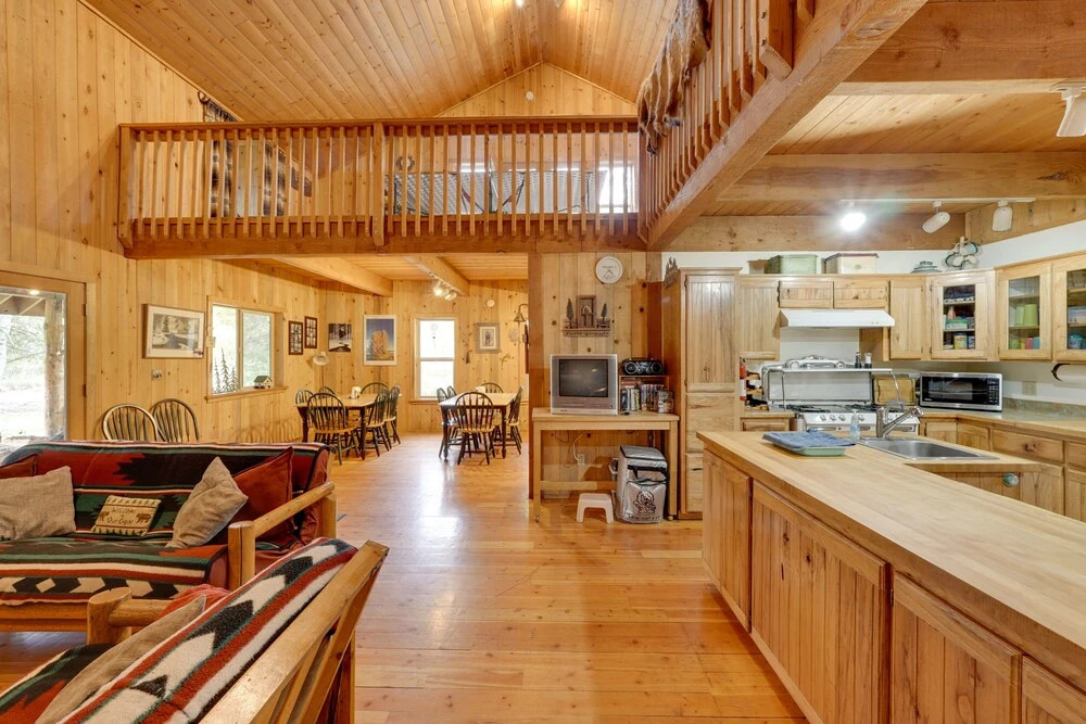 Pet-friendly House w/ Deck: Near Crater Lake!