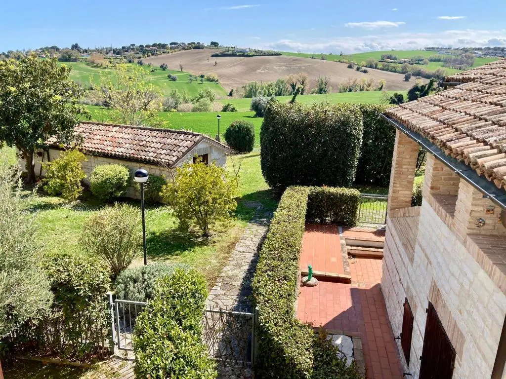 S214 - Sirolo, Trilocale Con Giardino in Zona Tranquilla