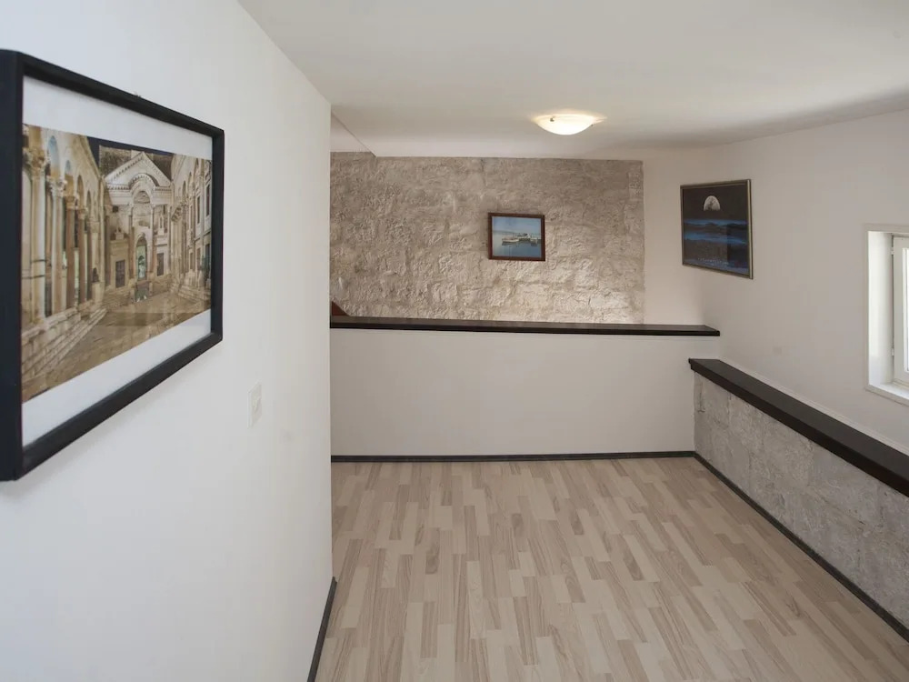 Contemporary Apartment In Split Near Sea