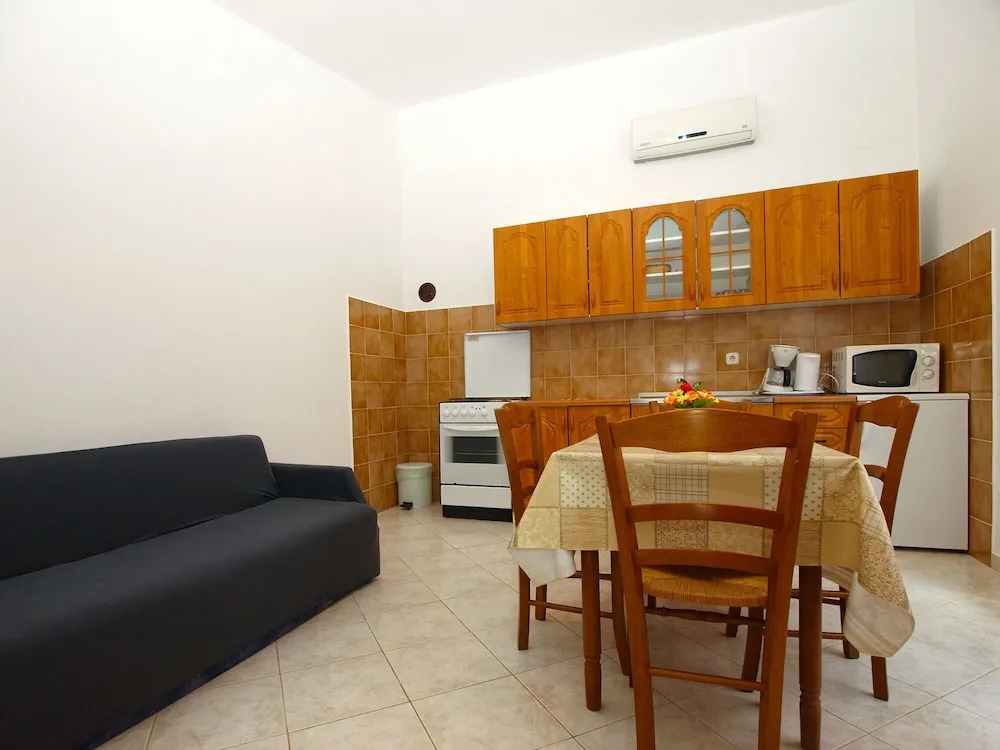 Apartment 1907