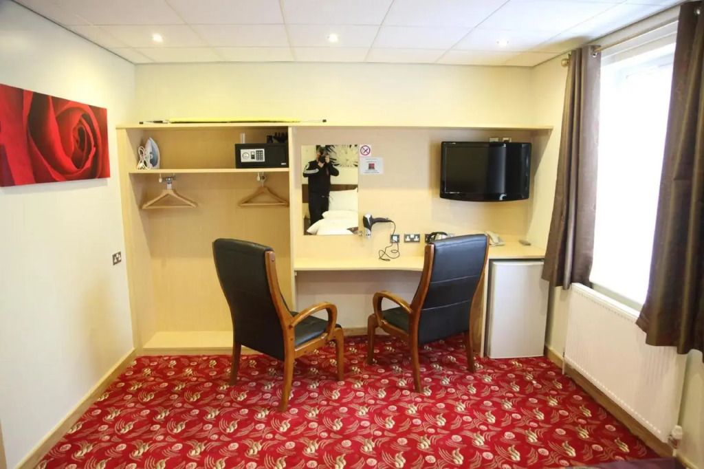 Cambridge Hotel