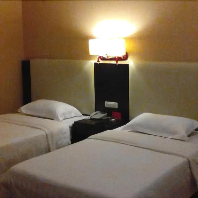 Yangjiang Tianbao Business Hotel