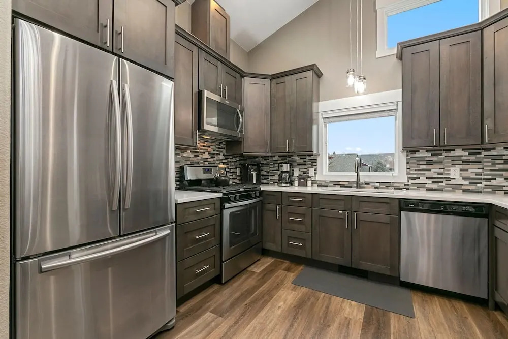 Luxury Living Walk to Poudre Trail and Old Town!