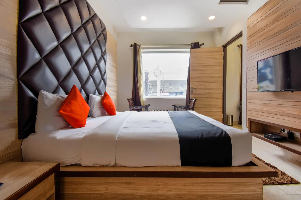 CAPITAL O74830 Hotel Feather