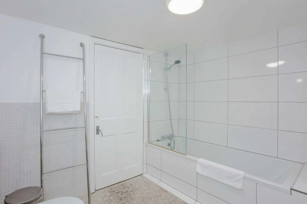 2 Bedroom Flat In Highbury