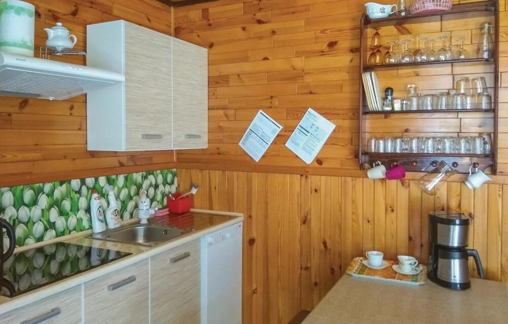 Stunning Home In Rowy With Kitchen