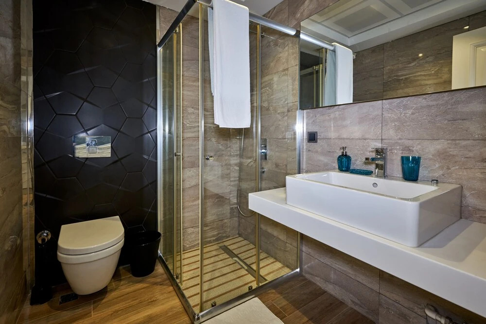 Lara Suite's
