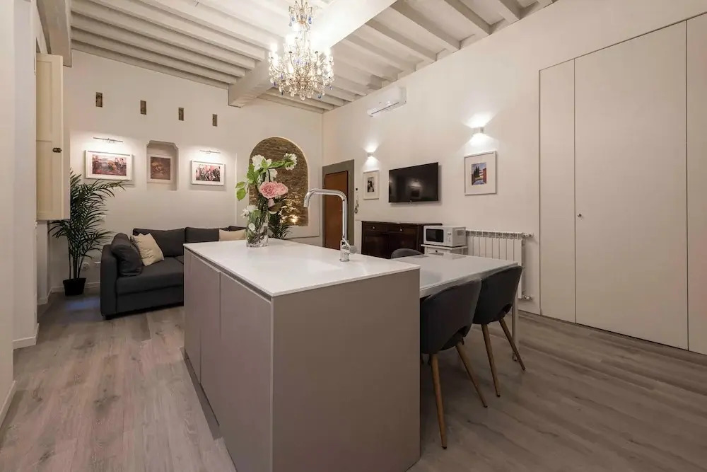 Deluxe Pitti Suites by MMega