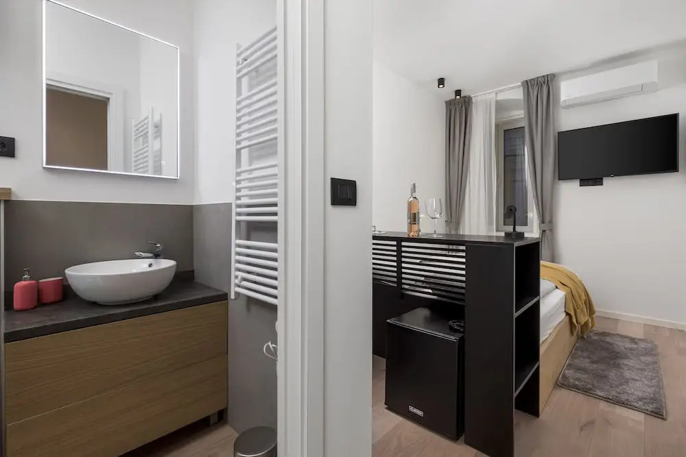 Deluxe Apartments & Rooms "In the Center"