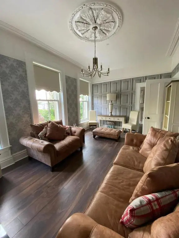 Luxury Lakeside Living Broadview 2 Georgian Town House