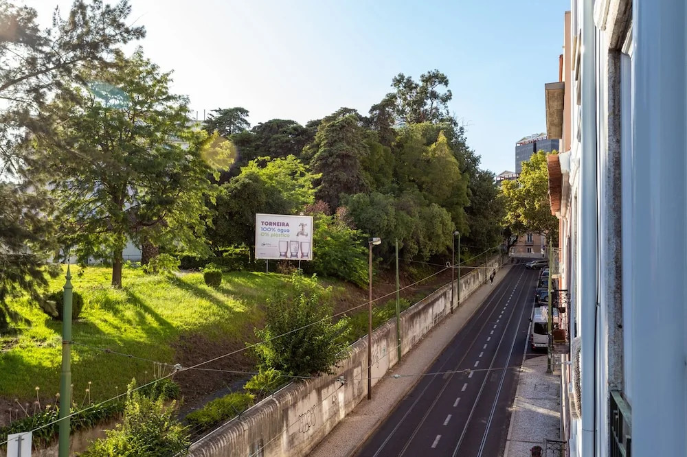 ALTIDO Fresh 2-bed flat nearby Garden Marcelino Mesquita