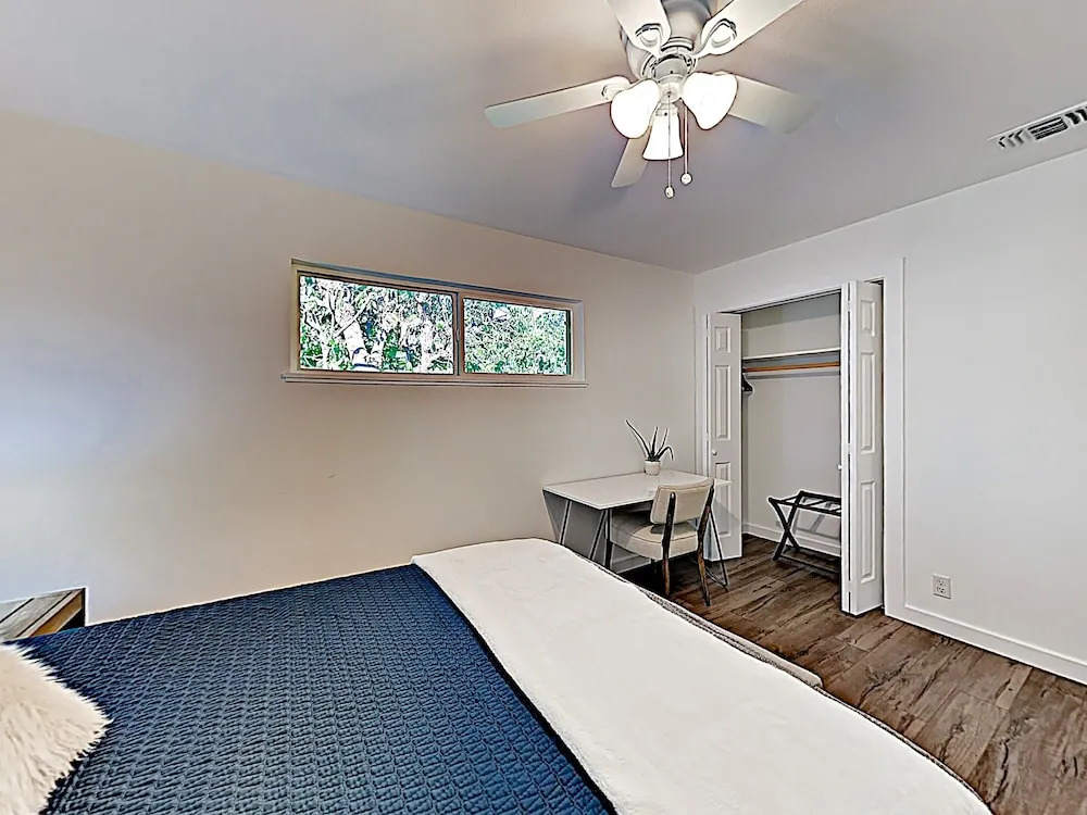 New Listing! Travis Heights Haven Near Trendy Soco 2 Bedroom Condo