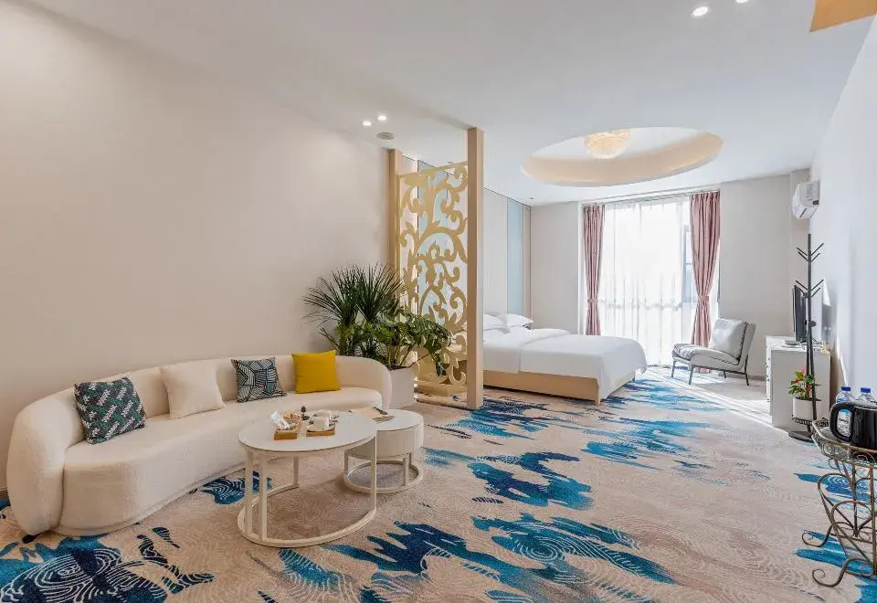 Huaning Hotel