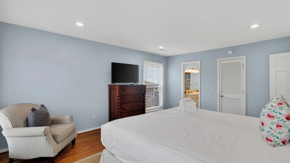 Lighthouse by Avantstay Beachfront View Home w/ Pool Table & Ping Pong