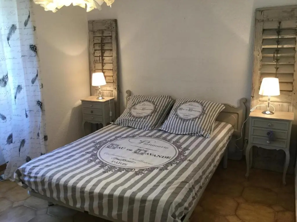 authentic provencal mas with pool, in the countryside of the village of sénas, close to the luberon and the alpilles, sleeps 8