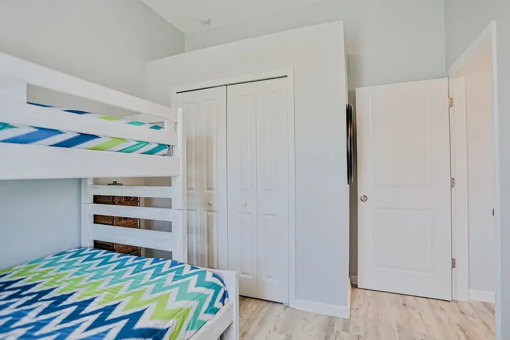 Walk to Beach With Private Pool, Balconies & Huge Lawn Blocks to Dining