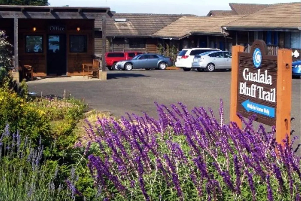 Gualala Surf Inn on the ocean bluff