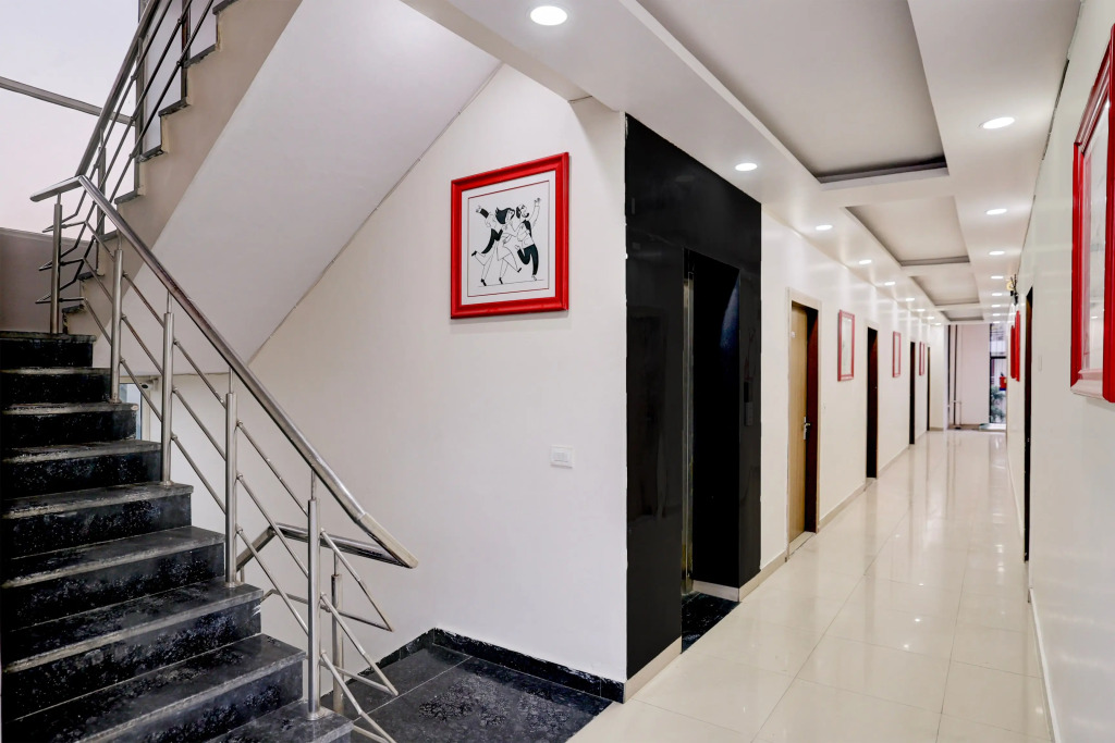 Super Townhouse Noida Sector 70 Formerly Palm Paradise