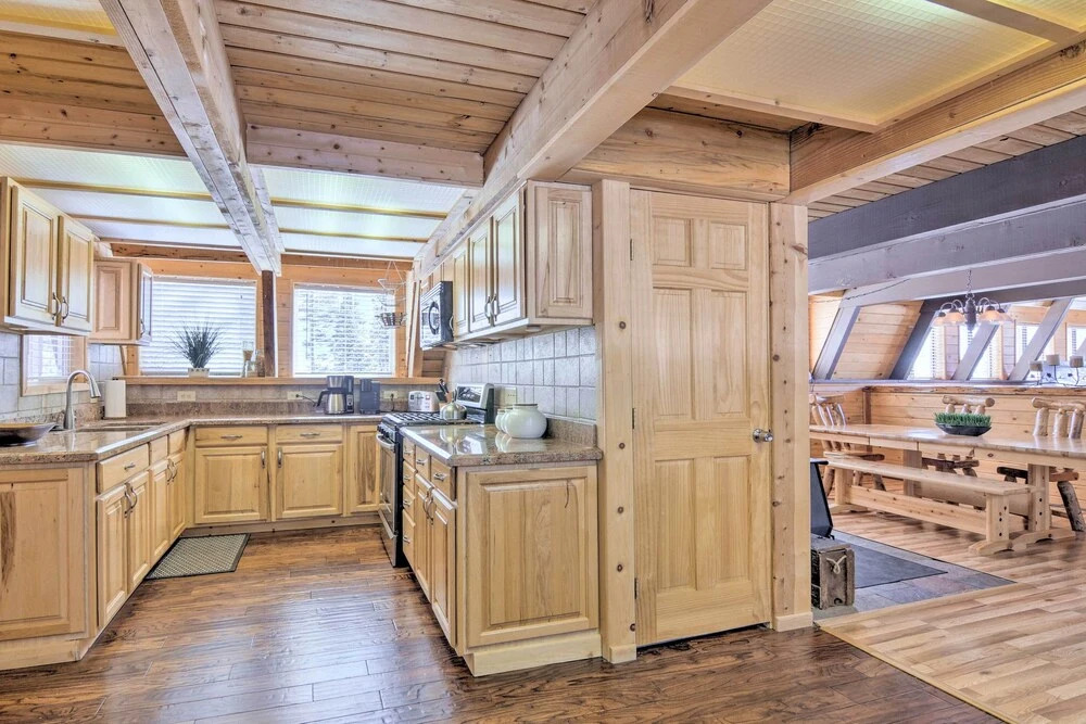 Spacious Duck Creek Village Cabin w/ Hot Tub