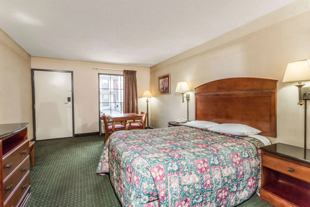 Days Inn by Wyndham Camp Springs Andrews AFB