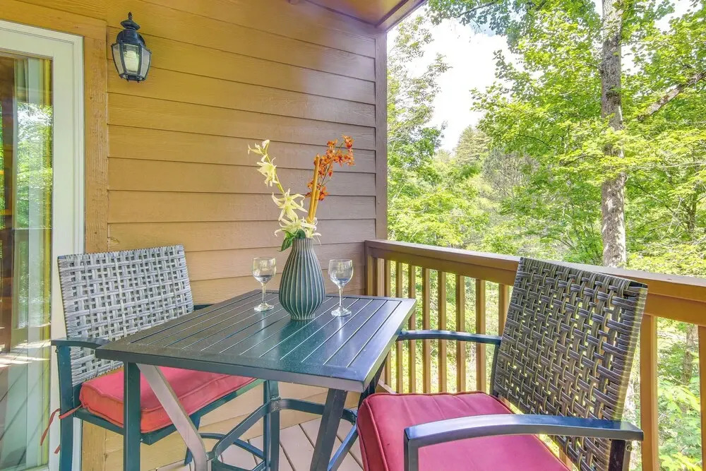 'fox Den' w/ Hot Tub! 22 Mi to Cataloochee Skiing