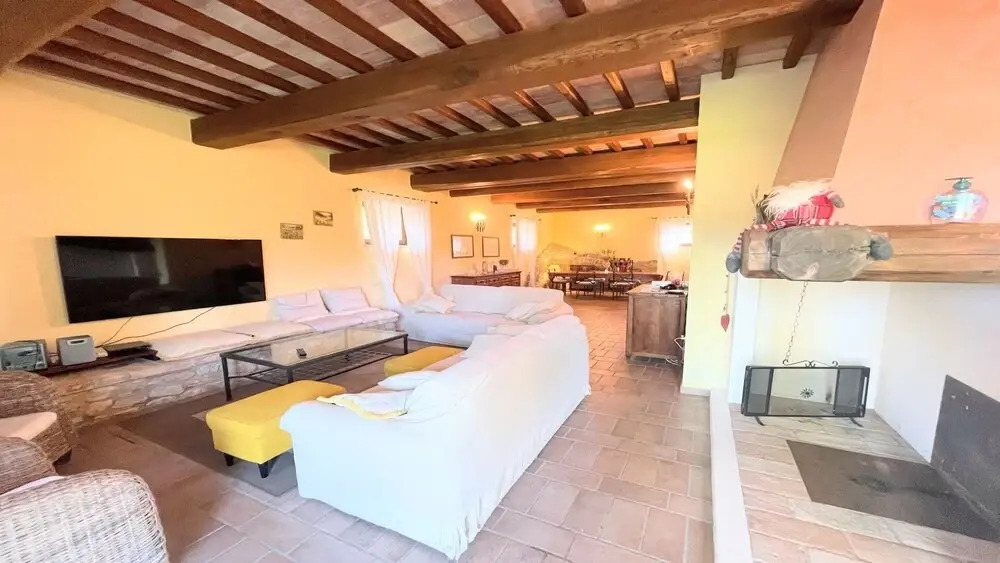 "slps 10 in 5 Bedrms + 5 Bathrms. Detached Villa With Play Area. Walk to Todi"