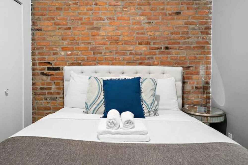 Old Montreal 4BR 2 Floors Loft Hotel