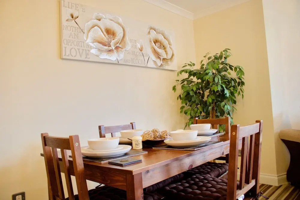 2 Bedroom Leith Apartment