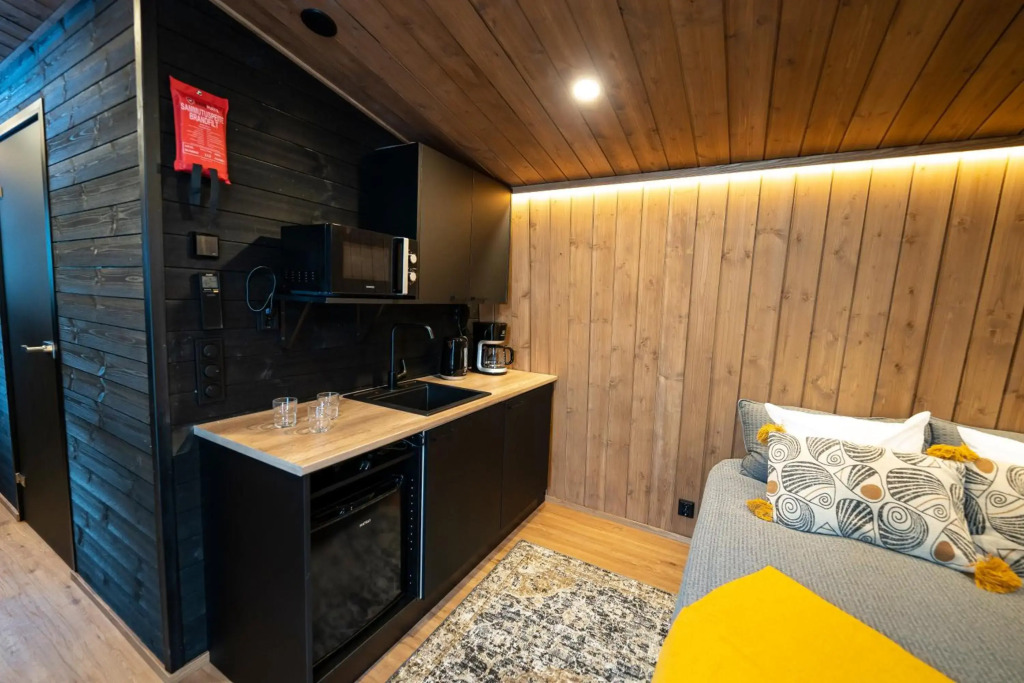 Black Hotel
