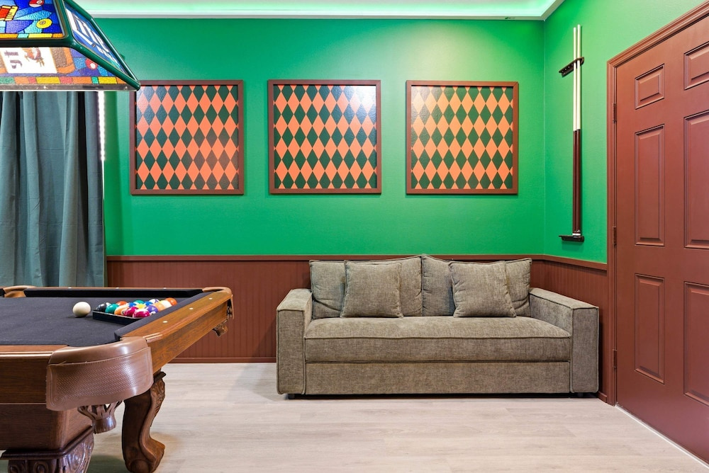 Luxurious 5-bedroom House With Pool Near Disney World - Perfect for Your Family 2613