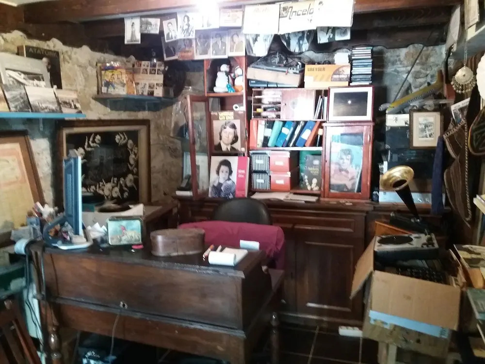 Sigacik Kaleici Pansiyon Nostalji Kafe