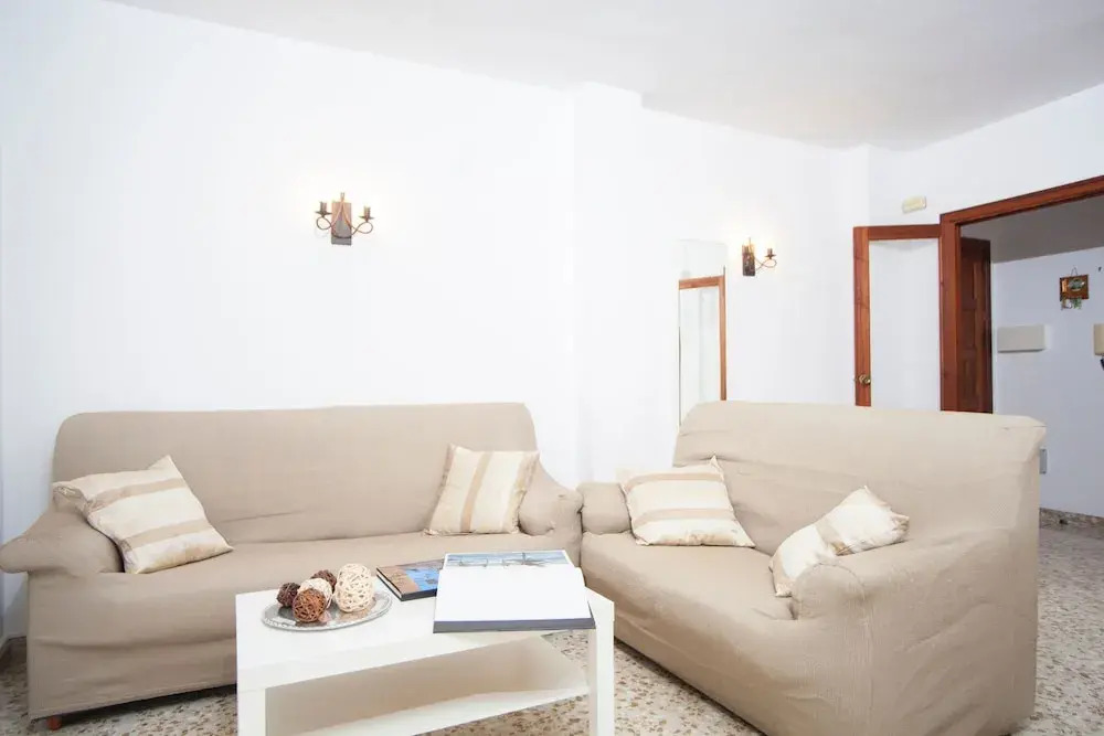 Curling in Alc dia With 3 Bedrooms and 1 Bathrooms